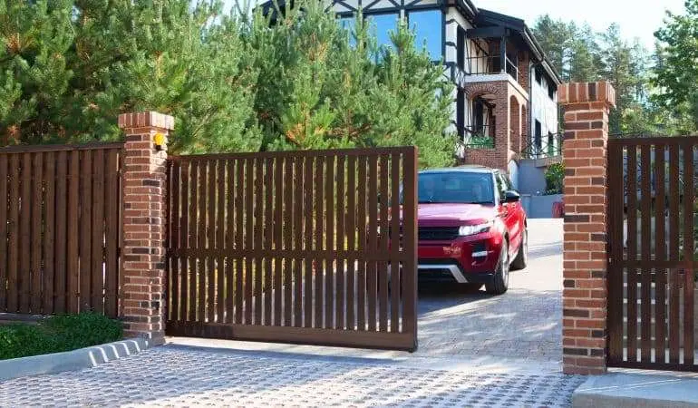 Откатные ворота в Тобольске